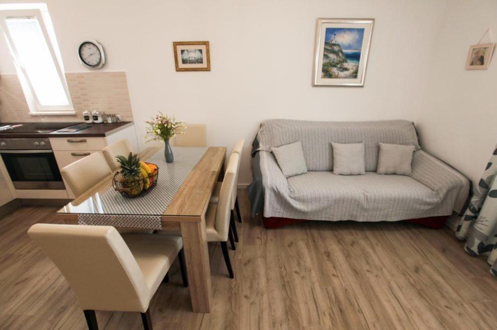 Apartments Luka โรกอซนิซา ภายนอก รูปภาพ