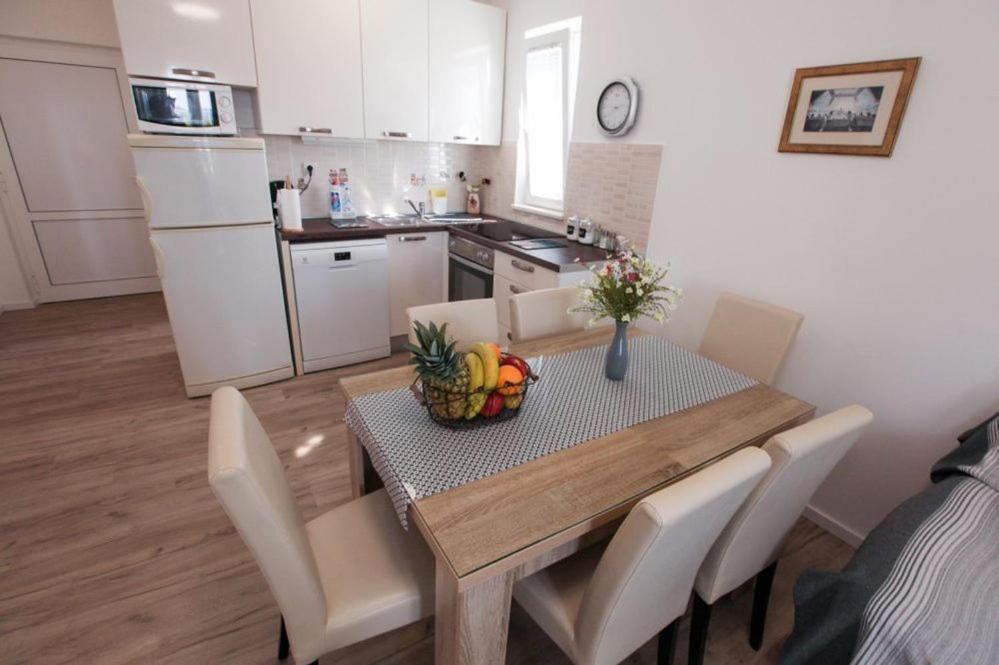 Apartments Luka โรกอซนิซา ภายนอก รูปภาพ